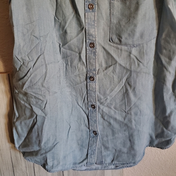 Banana Republic Sleeveless Denim Chambray Collared Button Down Blouse - Picture 6 of 8